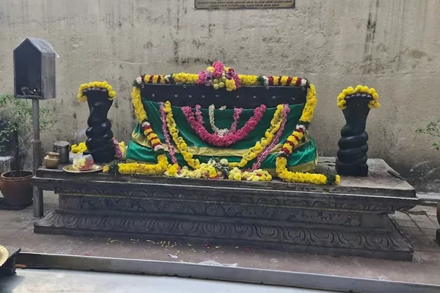 mangadu-kamakshi-amman-temple-nava-kannigal