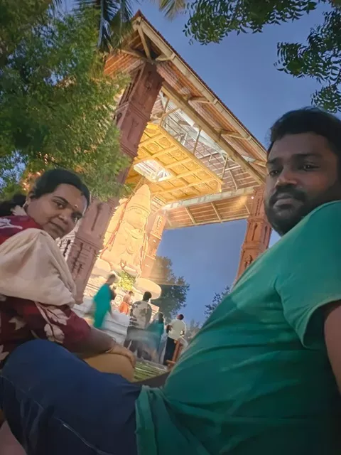 actor-arjun-temple-visit-dinesh-uma